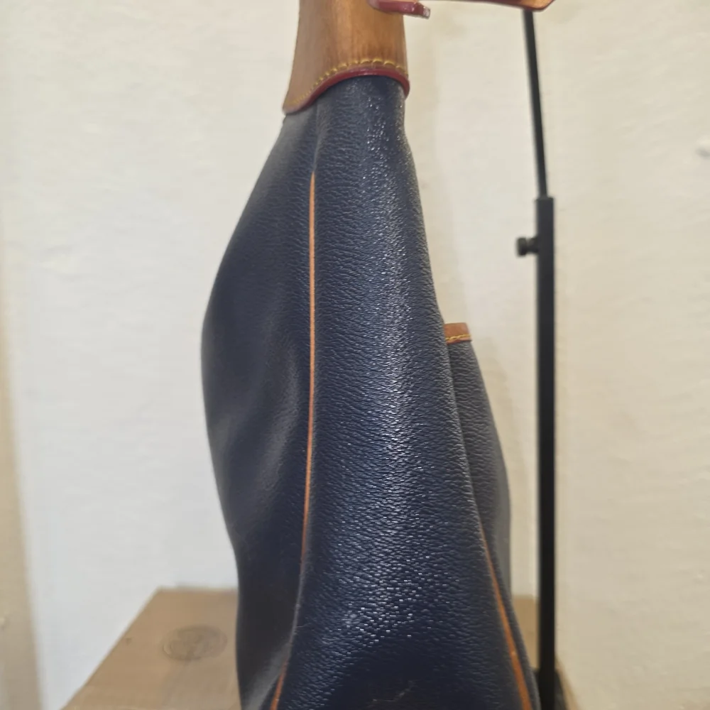 The Dooney & Bourke Pebble Grain Rebecca Hobo - Picture 6 of 12